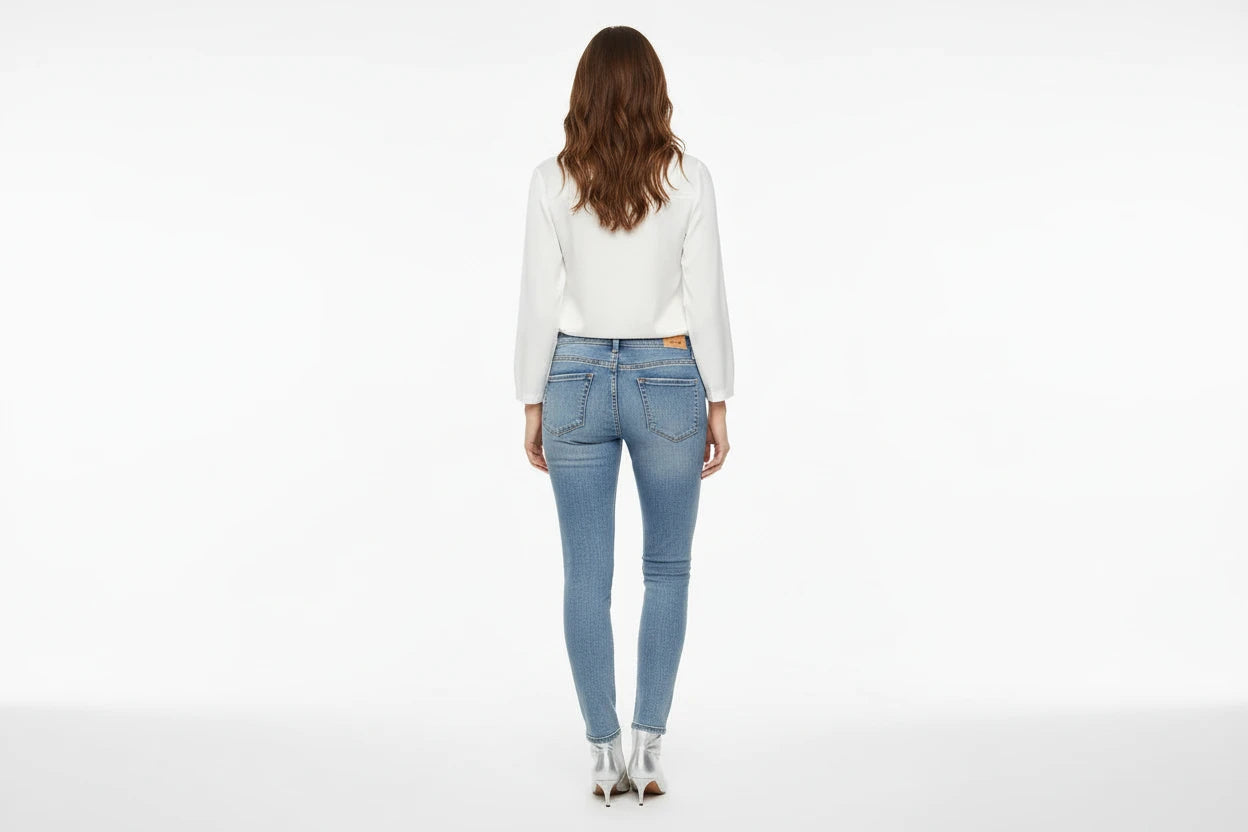 Damskie Jeansy Skinny 7/8 z Dziurami i Koralikami – Jasny Niebieski
