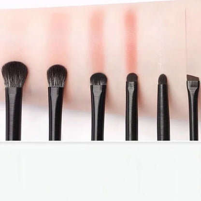 Zestaw 6 Precyzyjnych Pędzli do Makijażu Oczu – Cienie, Eyeliner, Blendowanie i Detale