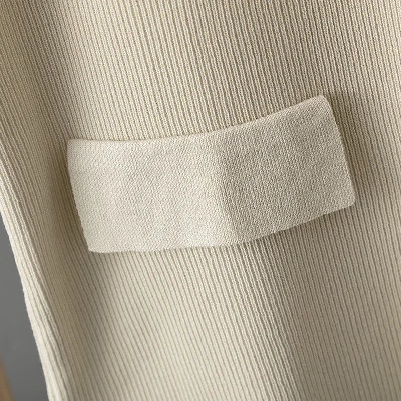 Elegancki Komplet Damski - Bluzka z Guzikami i Szerokie Spodnie z Dzianiny